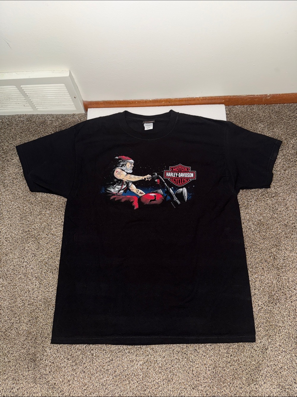 Harley Davidson Christmas Santa t-shirt. Size Large